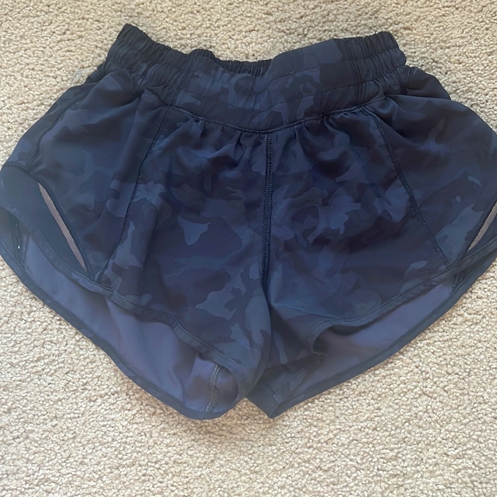 lululemon camo hotty hot shorts